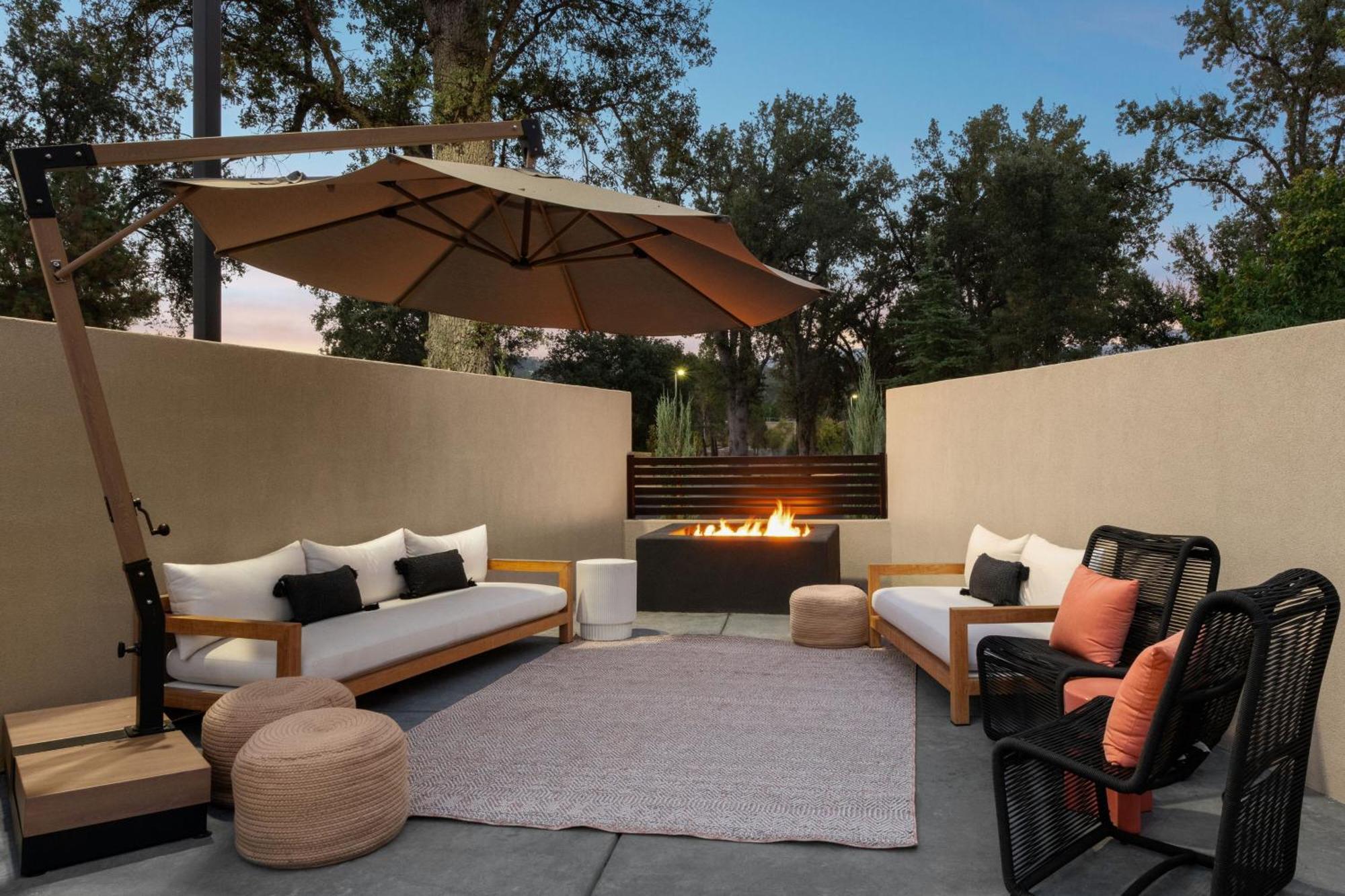 The Inelle, Oakhurst Yosemite, A Tribute Portfolio Hotel Buitenkant foto